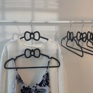 10pcs Adorable Bowknot Pattern Plastic Hangers - Stylish Cute Bow & Heart Design for Delicate Lingerie, Strappy Clothing, and Intimate Apparel - Ideal Home Essentials for Closet Organization and Storage